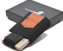 MakakaOnTheRun Kartenetui Pull Tab